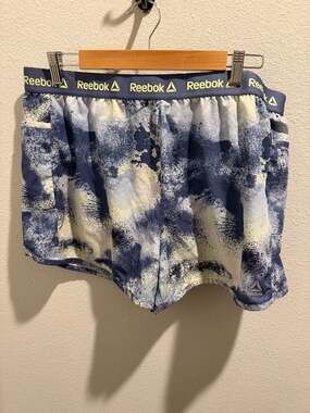 Reebok Multicolored Shorts With Side Pockets & Elastic Waistband. Size XXL.